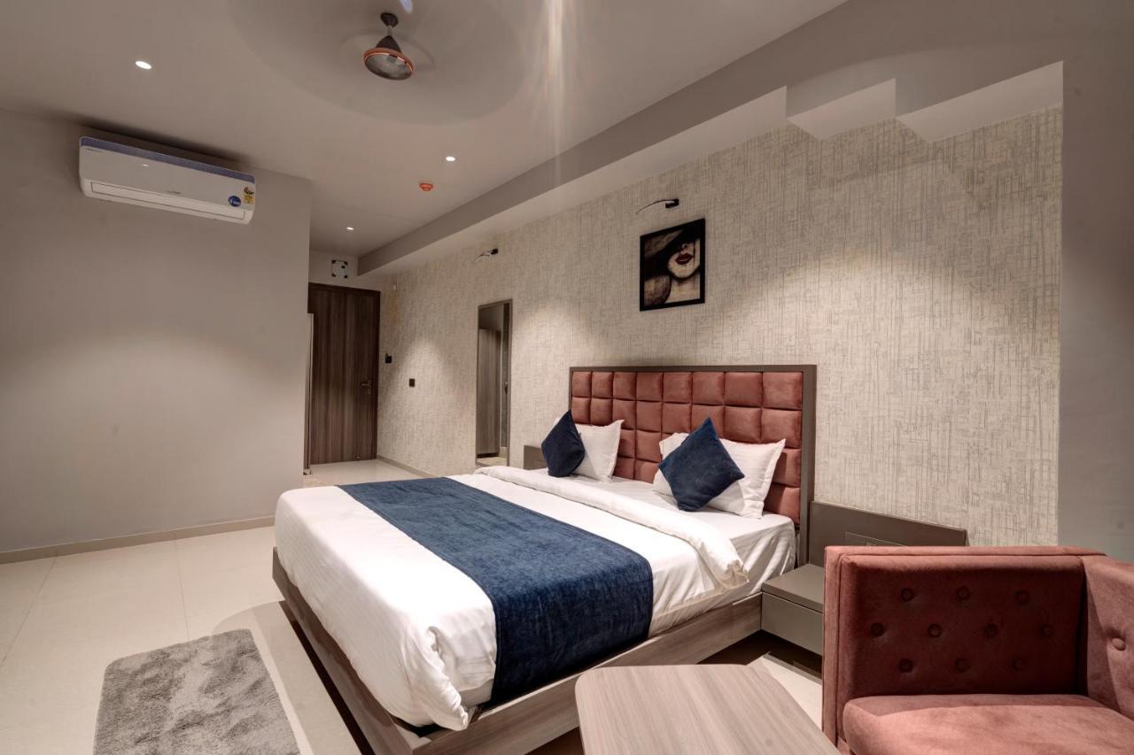 Hotel Sparsh Divine Ahmadabad Zewnętrze zdjęcie