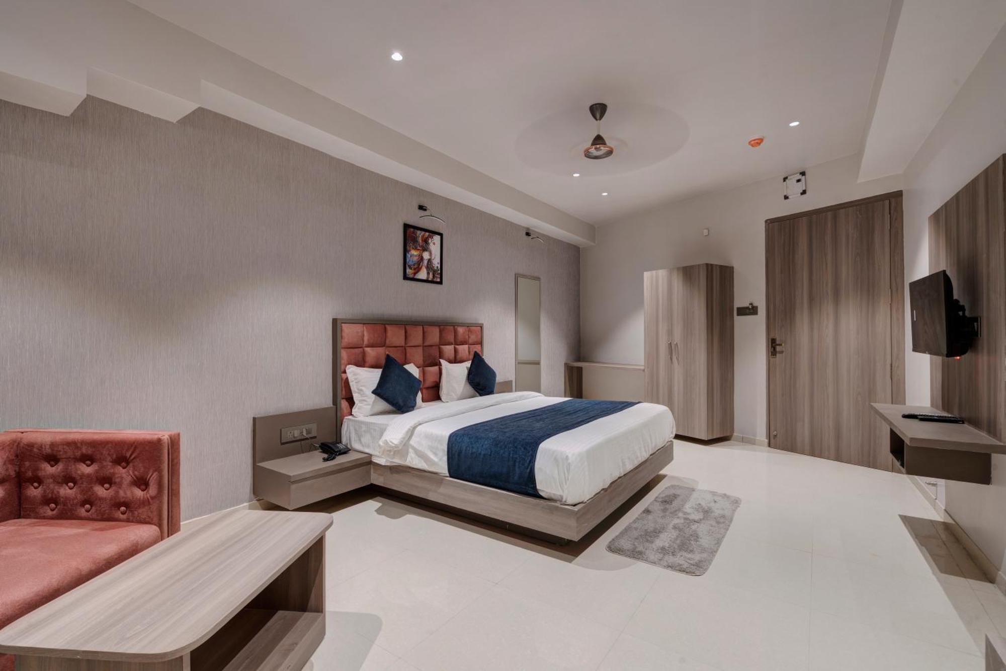 Hotel Sparsh Divine Ahmadabad Zewnętrze zdjęcie