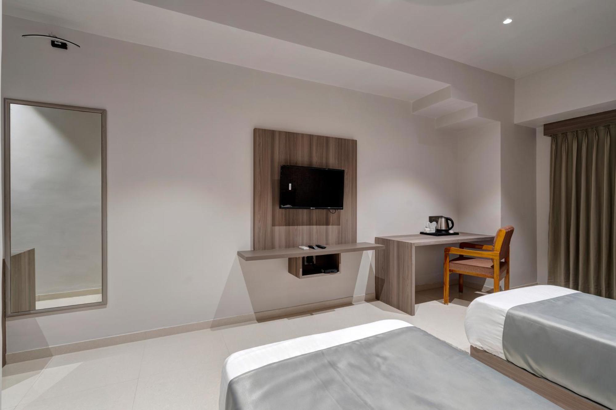 Hotel Sparsh Divine Ahmadabad Zewnętrze zdjęcie