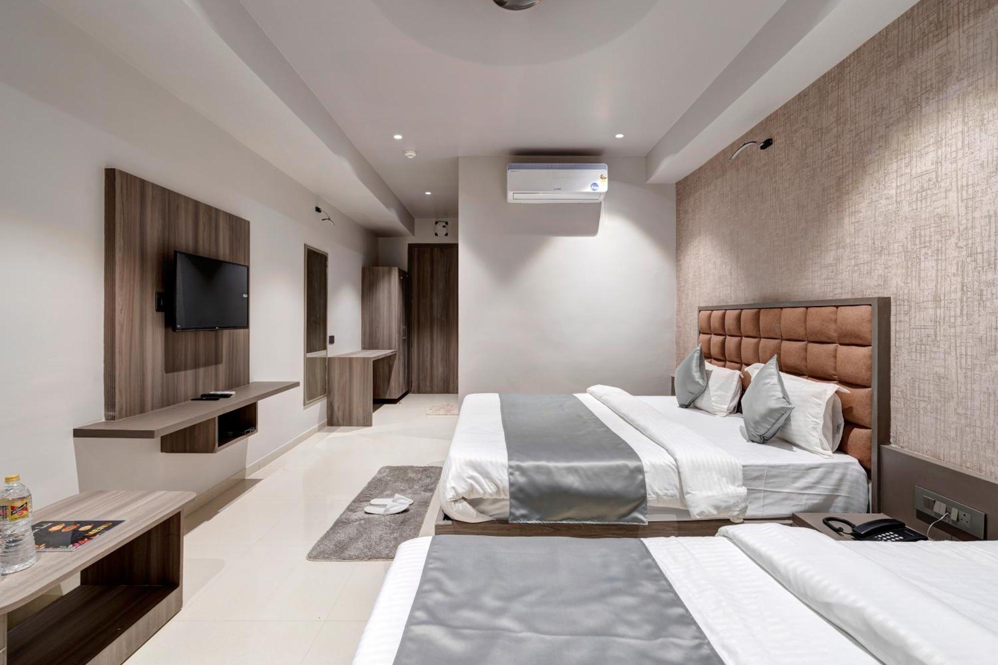 Hotel Sparsh Divine Ahmadabad Zewnętrze zdjęcie