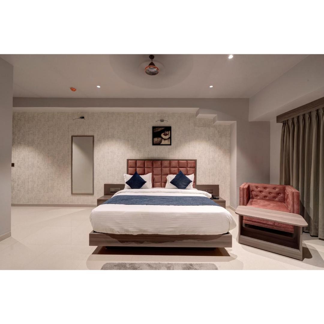 Hotel Sparsh Divine Ahmadabad Zewnętrze zdjęcie
