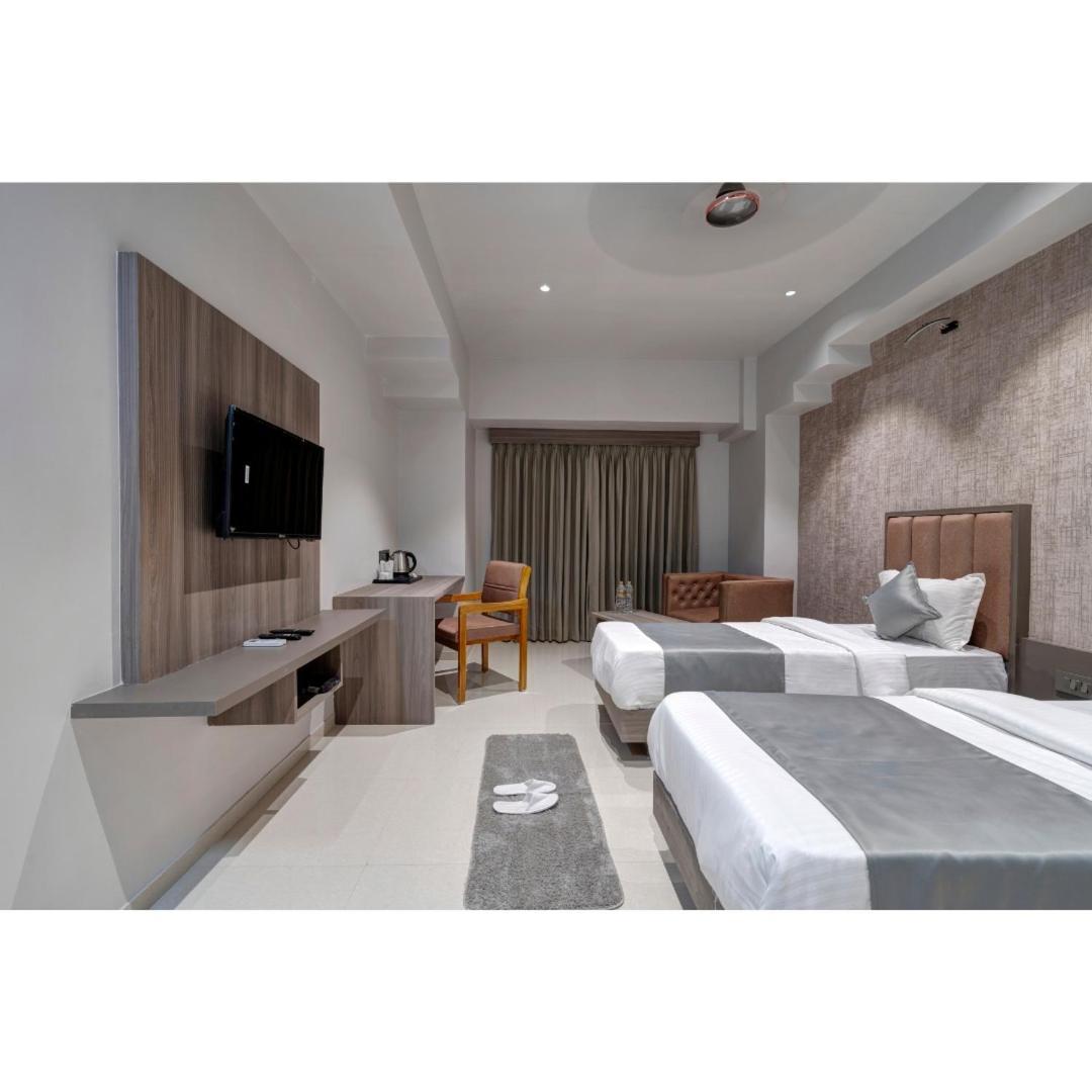 Hotel Sparsh Divine Ahmadabad Zewnętrze zdjęcie